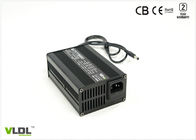 42V 2.5A इलेक्ट्रिक स्केटबोर्ड स्मार्ट चार्जर, 4 स्टेप इंटेलिजेंट चार्जर 135 * 90 * 50MM