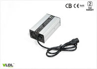 स्मार्ट CC CV चार्जिंग इलेक्ट्रिक स्केटबोर्ड चार्जर, 36V LiMnO2 बैटरियों के लिए 42V 3A चार्जर