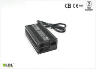 240V आउटपुट पावर के साथ 48V 4A इलेक्ट्रिक स्केटबोर्ड चार्जर CC CV स्मार्ट चार्जिंग
