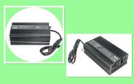 LiFePO4 बैटरी 2.5KG हल्के वजन के लिए स्वचालित लिथियम बैटरी चार्जर 58.4V 8A इंटेलिजेंट चार्ज
