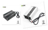 LiFePO4 बैटरी 2.5KG हल्के वजन के लिए स्वचालित लिथियम बैटरी चार्जर 58.4V 8A इंटेलिजेंट चार्ज