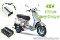 48 वोल्ट इलेक्ट्रिक स्कूटर चार्जर मैक्स 58.4V 5 ए लगातार वर्तमान चार्ज वर्ल्डवाइड इनपुट के साथ