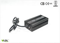 240V आउटपुट पावर के साथ 48V 4A इलेक्ट्रिक स्केटबोर्ड चार्जर CC CV स्मार्ट चार्जिंग