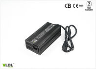 ब्लैक सिल्वर सील लीड एसिड बैटरी चार्जर, पावर्ड ट्रोलिंग मोटर्स के लिए 24V 7A फास्ट बैटरी चार्जर
