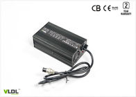 स्मार्ट इलेक्ट्रिक मोटरसाइकिल बैटरी चार्जर 36V 4A एल्यूमीनियम सिल्वर या ब्लैक केसिंग 4 स्टेप चार्जिंग