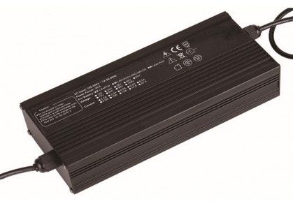 IP65 IP66 वाटरप्रूफ 6A LFP 48 वोल्ट बैटरी चार्जर एल्युमिनियम ब्लैक मटेरियल:
